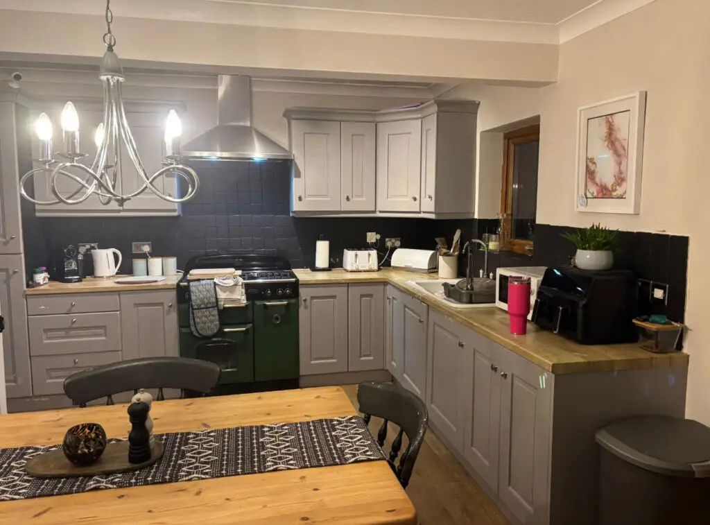 kitchen cabinet spraying